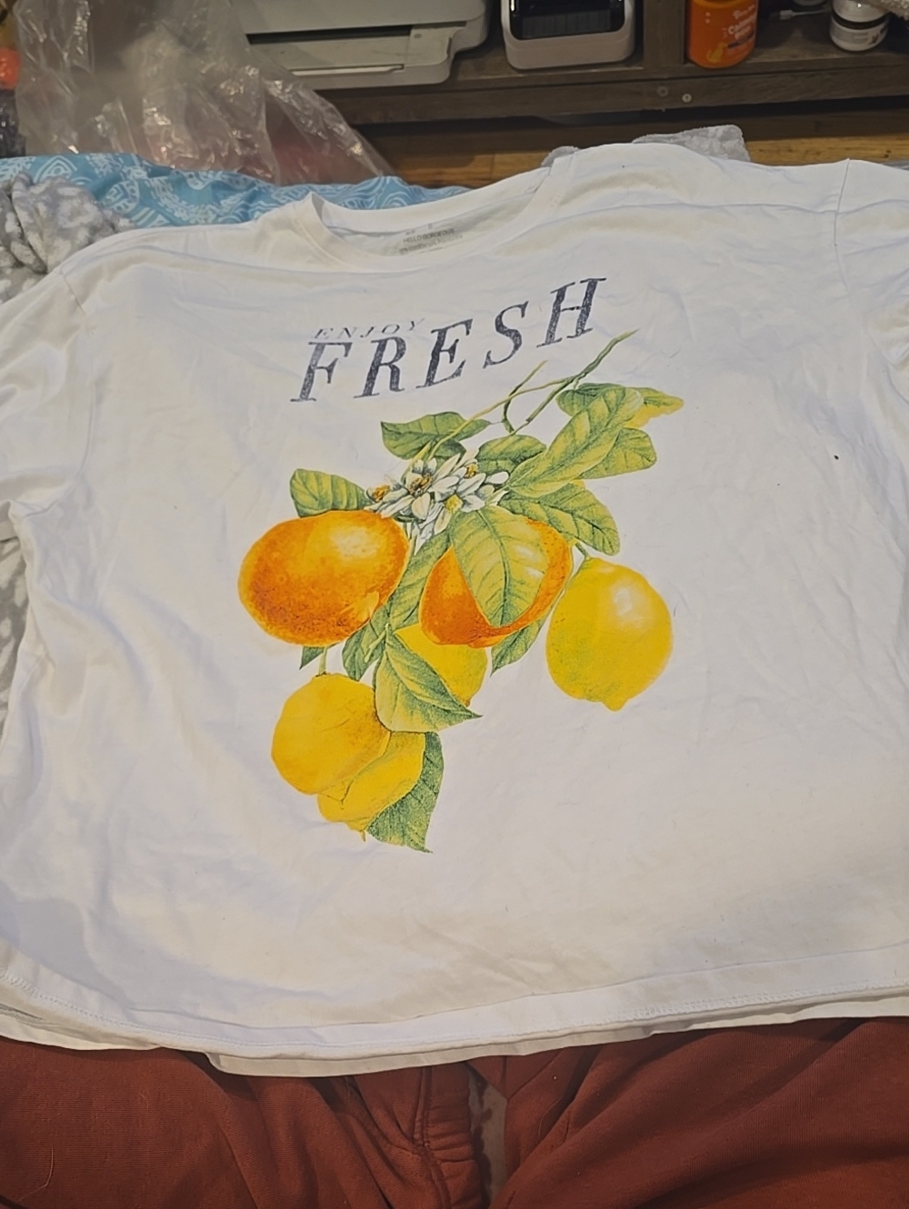 โค๏ธ10/$30 Like New Lemon White T-Shirt with Citrus Print